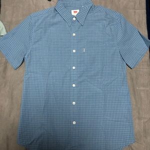 Levis button up tee